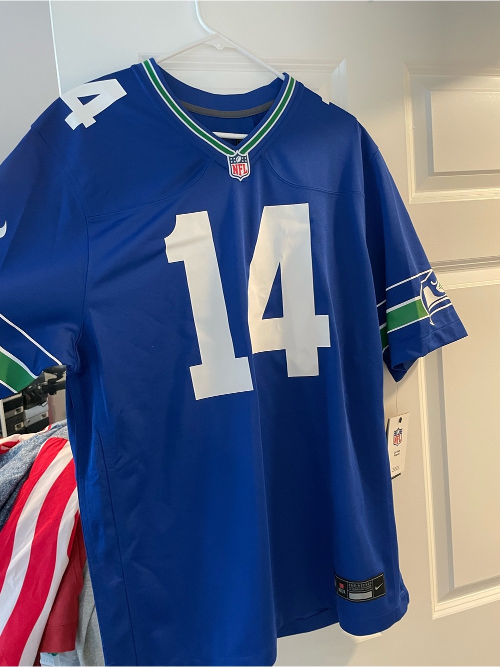 Nike Seattle Seahawks Men's Jersey in Royal Blue, size Large DK Metcalf #14